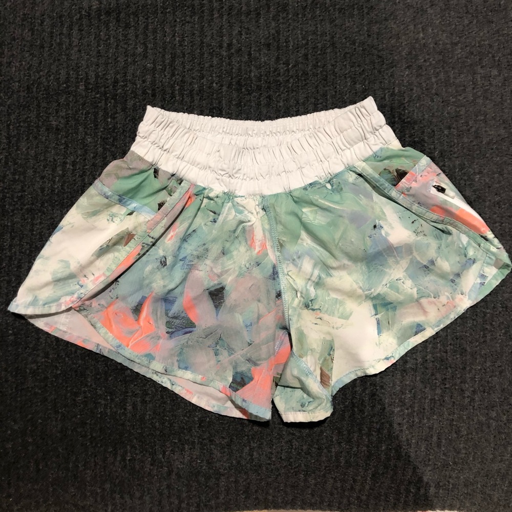 Lululemon mid rise green and coral running short